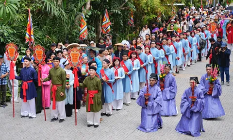Giới trẻ Thành phố Hồ Chí Minh rực rỡ diện cổ phục trong dịp Giỗ Tổ Hùng Vương